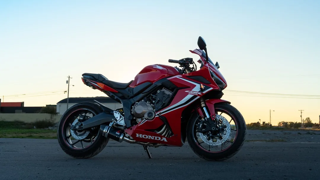 Honda CBR1000 CBR1000RR Fireblade 2004-2005 (SC57)