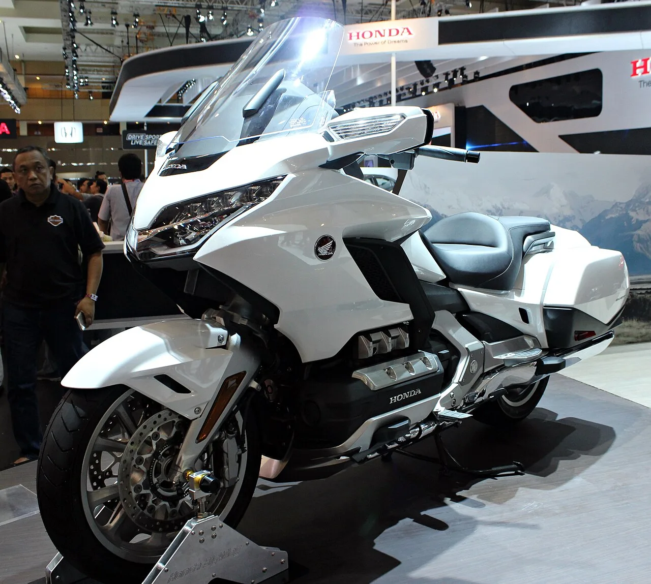 Honda GL1800 GL1800 6-е поколение (2018-н.в.) - полная переработка