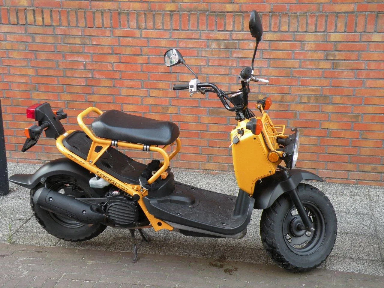 Honda NPS50 2001-2005 (Первое поколение, карбюратор)