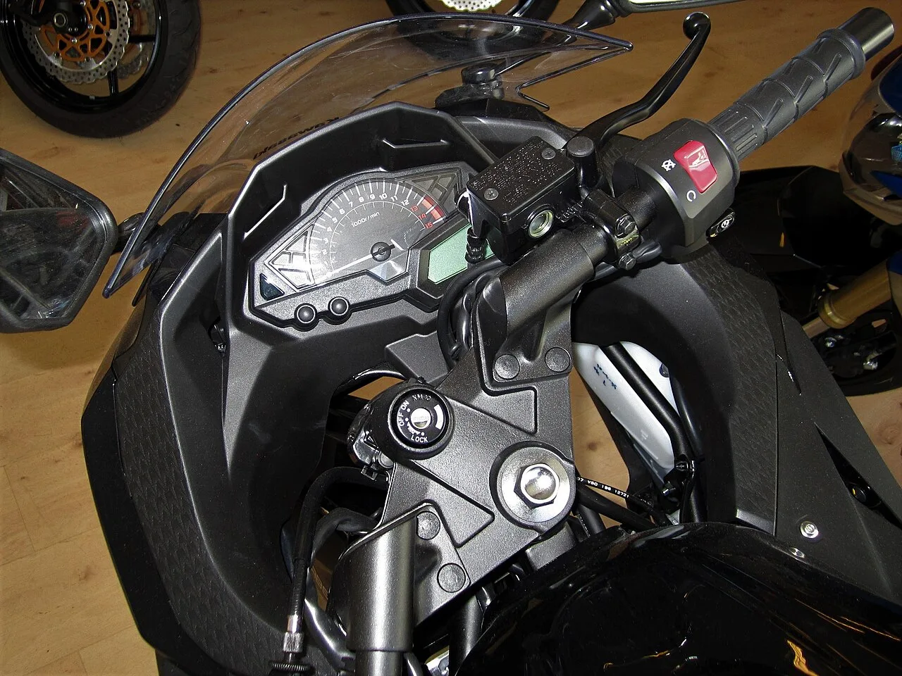 Kawasaki EX300 2015 - без существенных изменений (EX300AFF/EX300BFF)