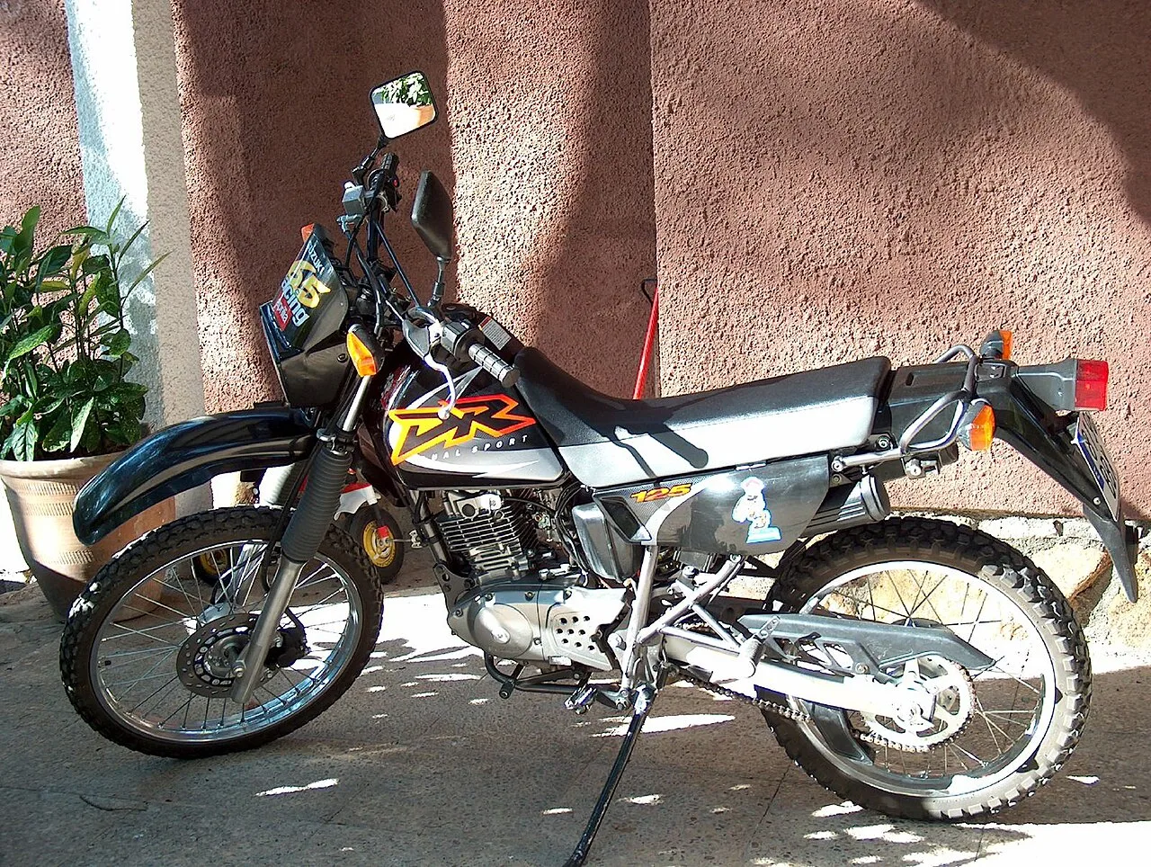 Suzuki DR125