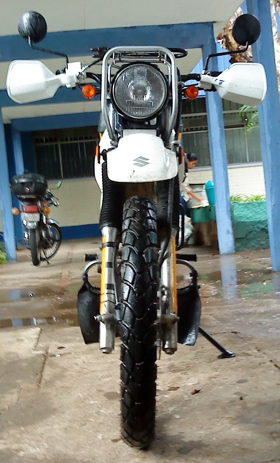 Suzuki DR200