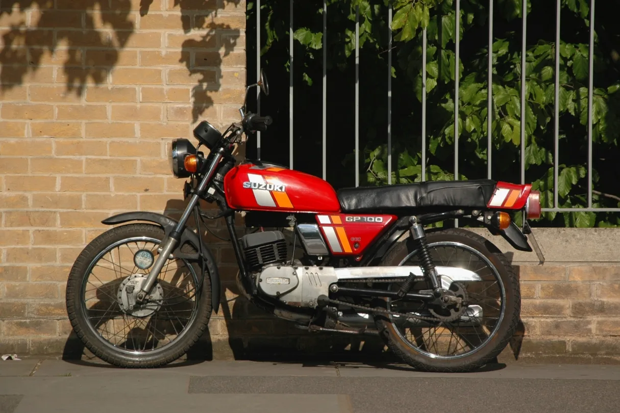 Suzuki GP100