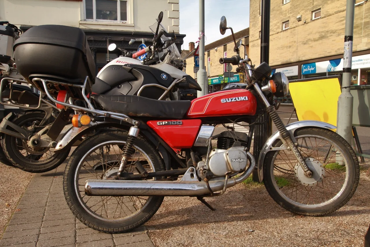 Suzuki GP100