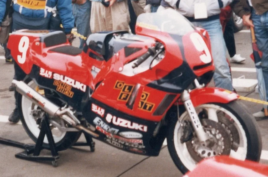 Suzuki GSX-R400 GK71F (1986-1987) - второе поколение с SATCS