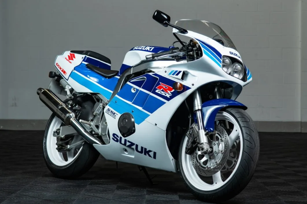 Suzuki GSX-R400 GK71F (1986-1987) - второе поколение с SATCS