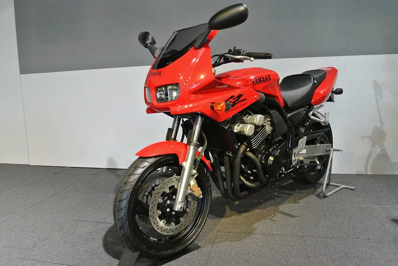 Yamaha FZ400