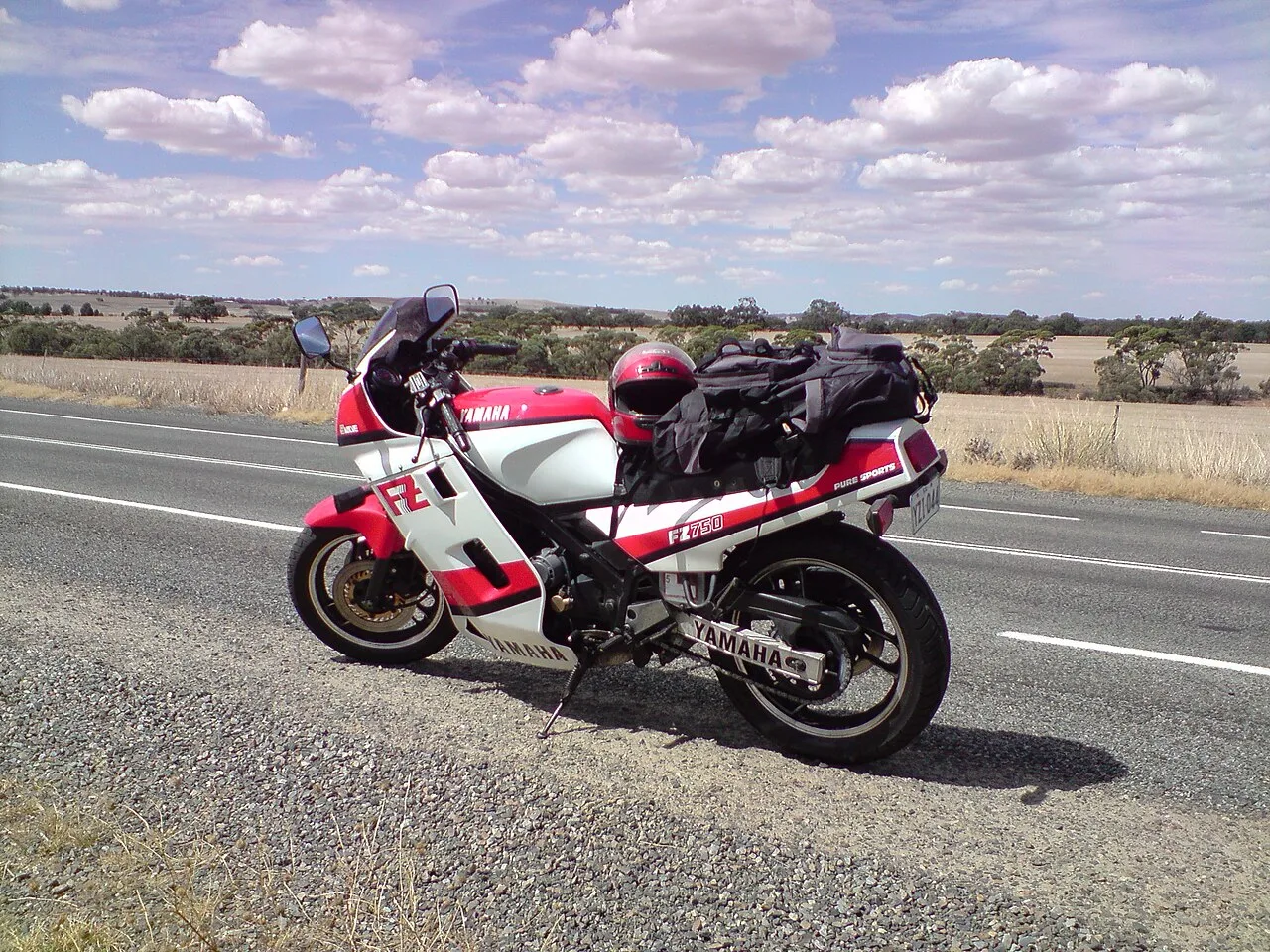 Yamaha FZ750