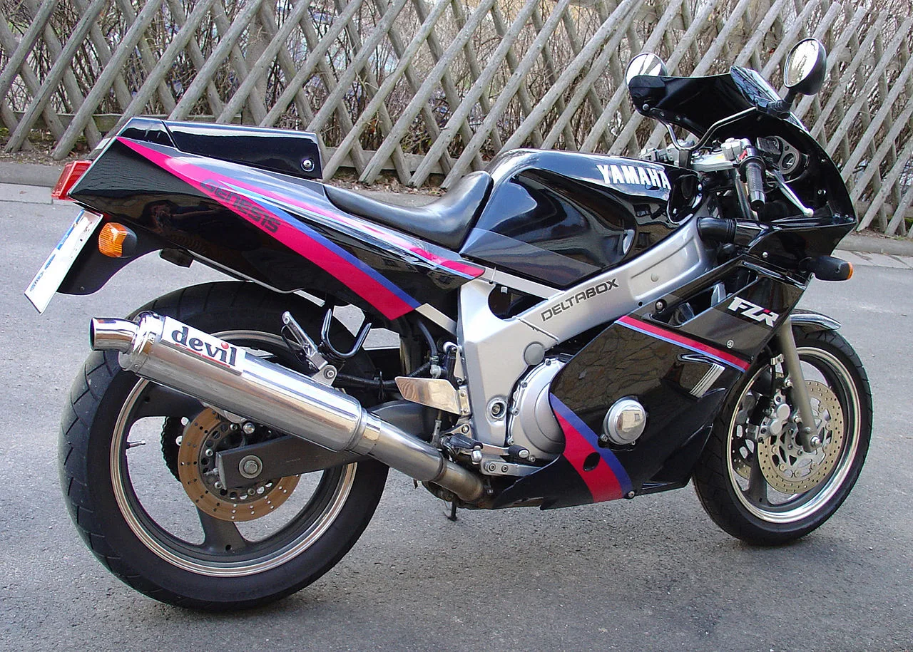 Yamaha FZR600