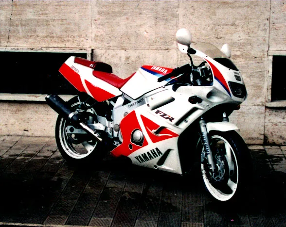 Yamaha FZR600