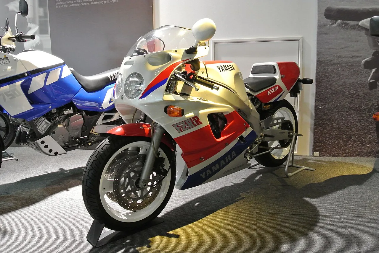 Yamaha FZR750 (1987–1990)