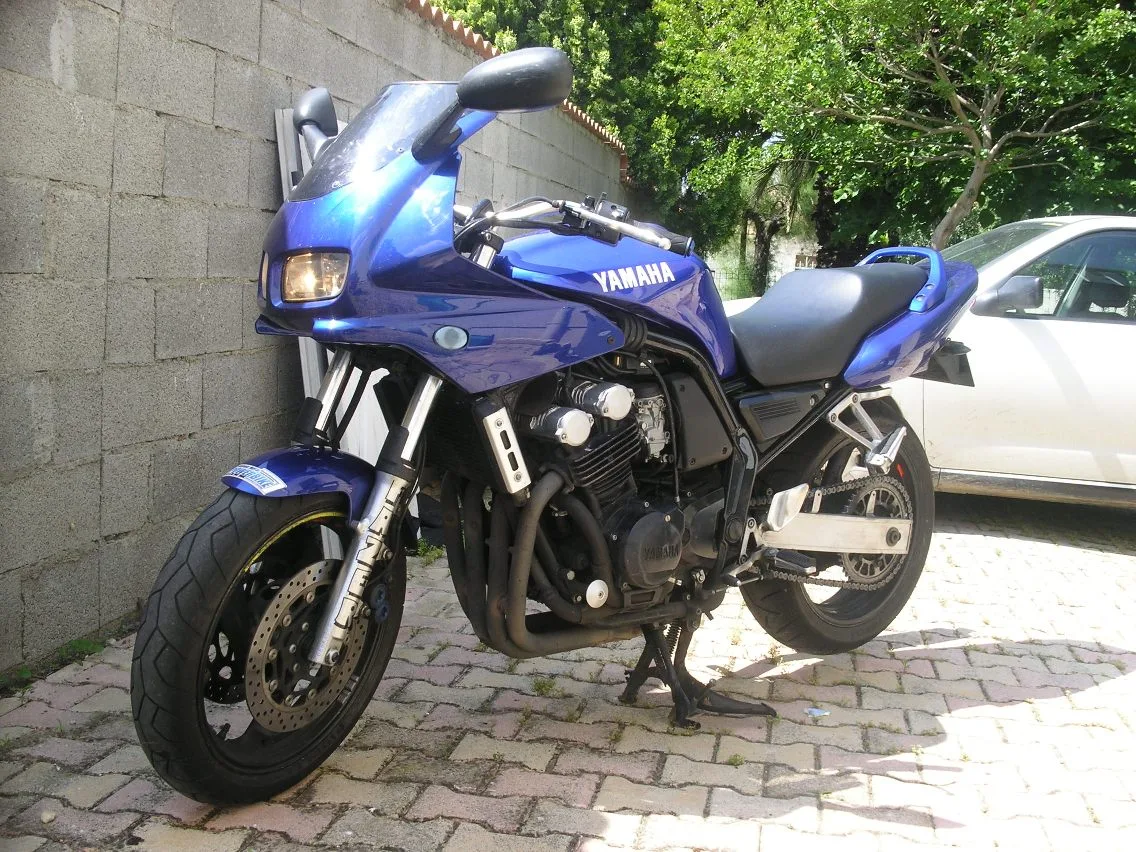 Yamaha FZS600 (1998–1999)