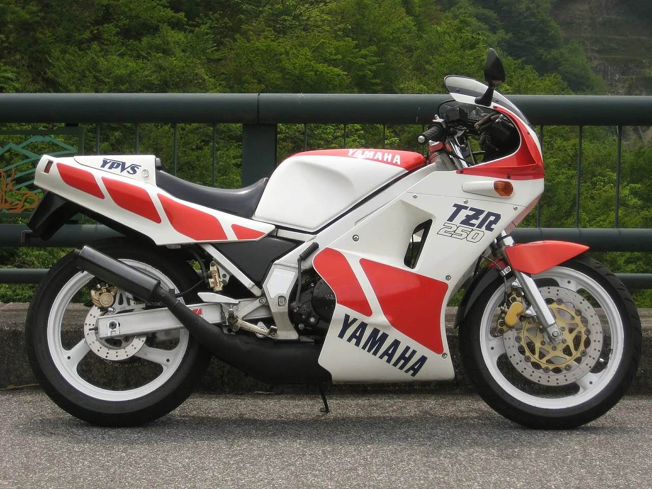 Yamaha TZR250