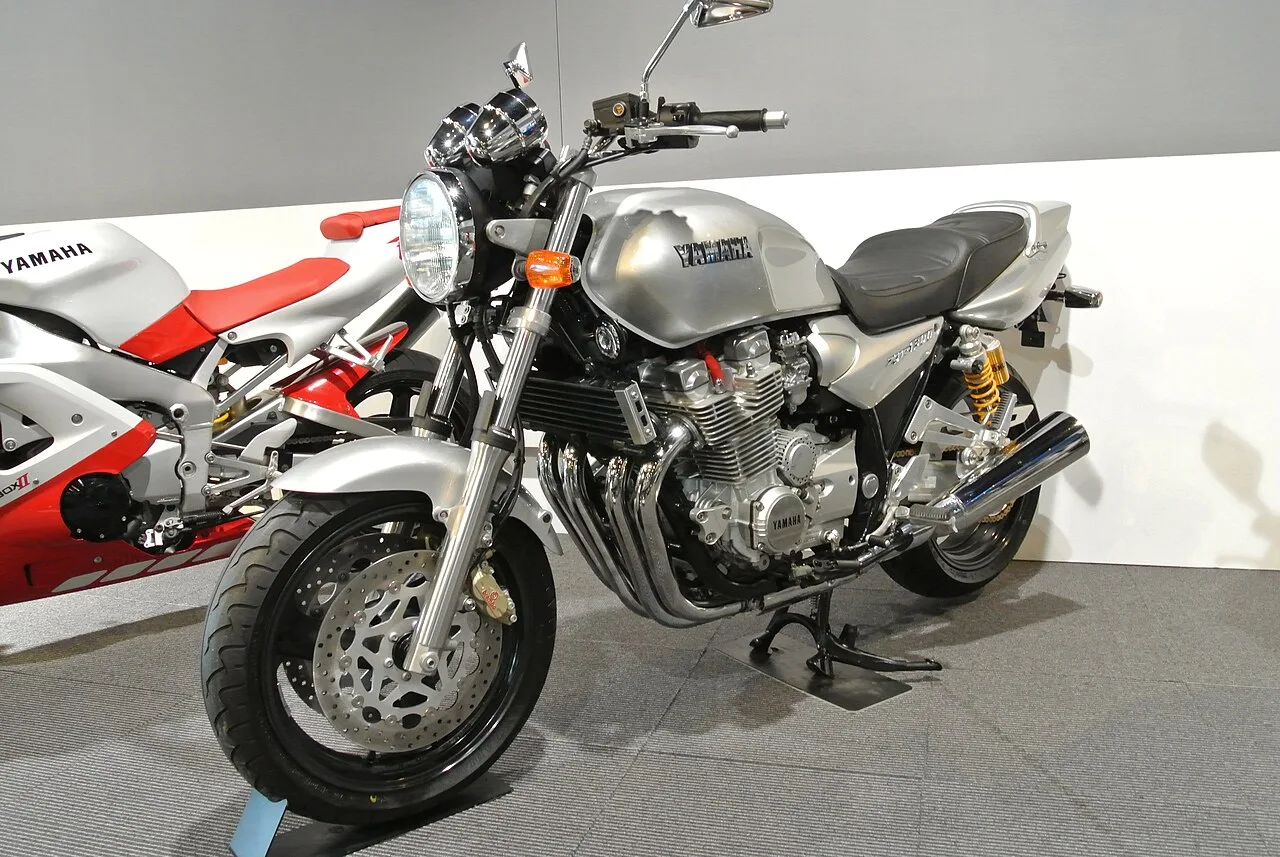 Yamaha XJR1300 (1999–2006)